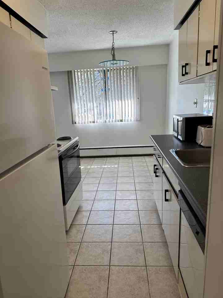 2437 Kelly Ave #34 - Photo 2 of 14