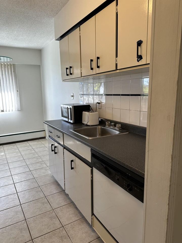 2437 Kelly Ave #34 - Photo 3 of 14
