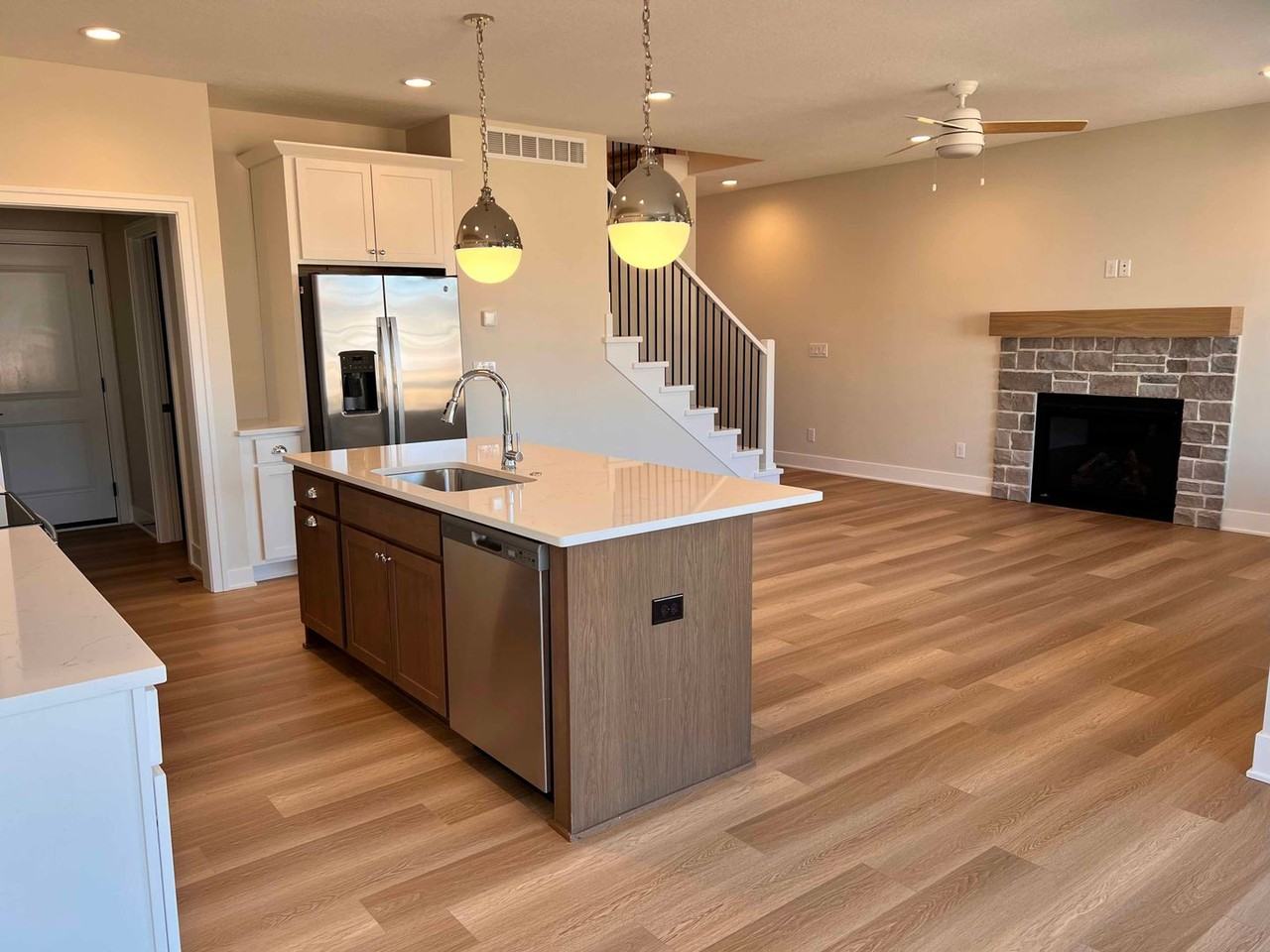 470 S 91st St - Photo 3 of 11