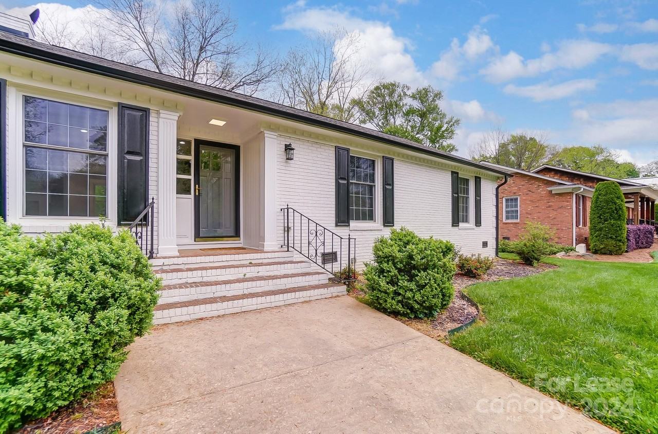 300 Wingrave Dr - Photo 2 of 23