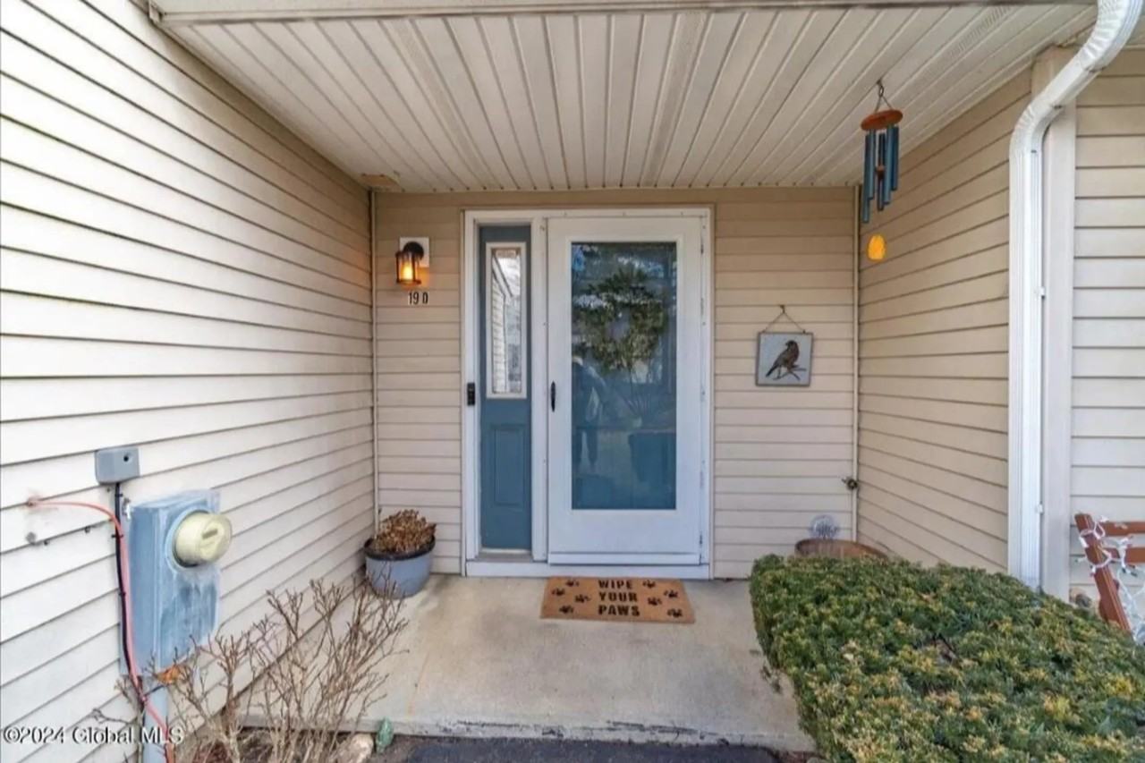 19 Louis Ave - Photo 2 of 32