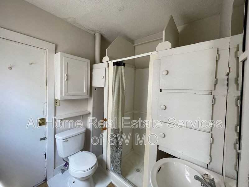 1219 W State St - Photo 4 of 5