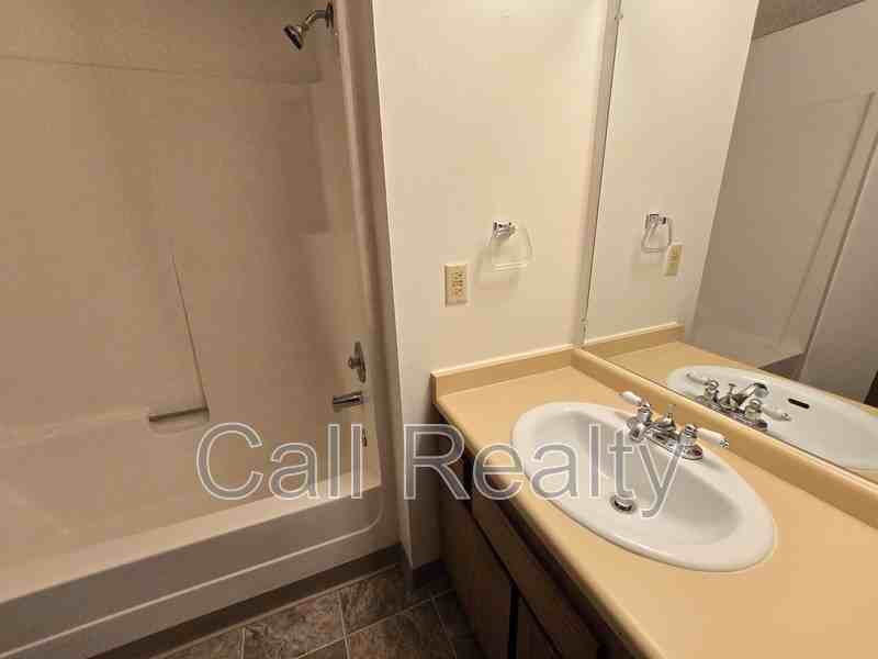 8516 N Mayfair St #18 - Photo 6 of 9