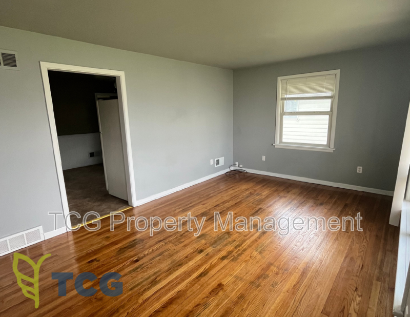 309 Iowa Ave - Photo 2 of 11