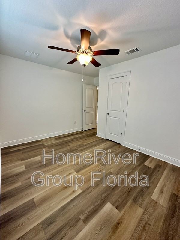 2202 N E St - Photo 2 of 16