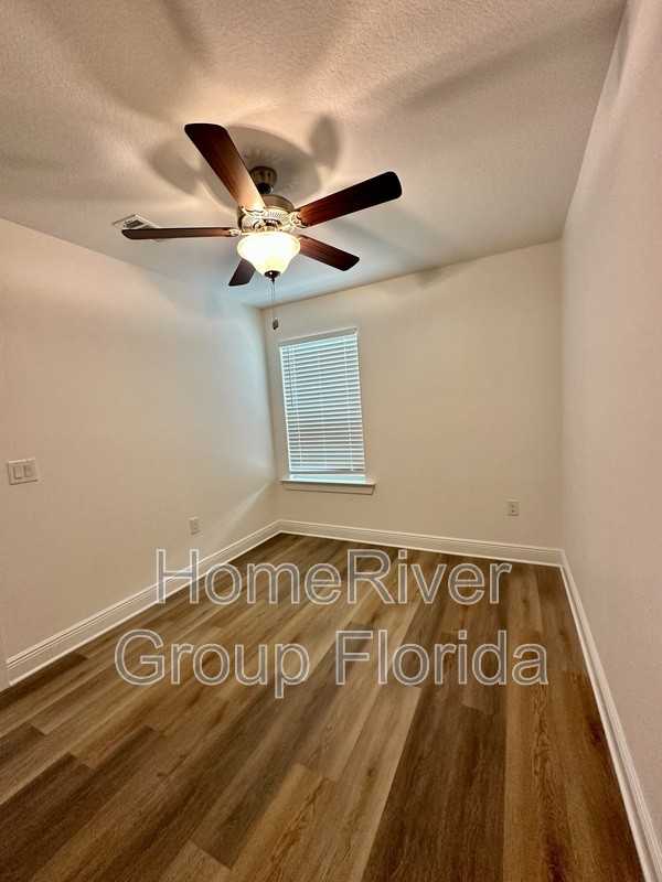 2202 N E St - Photo 3 of 16