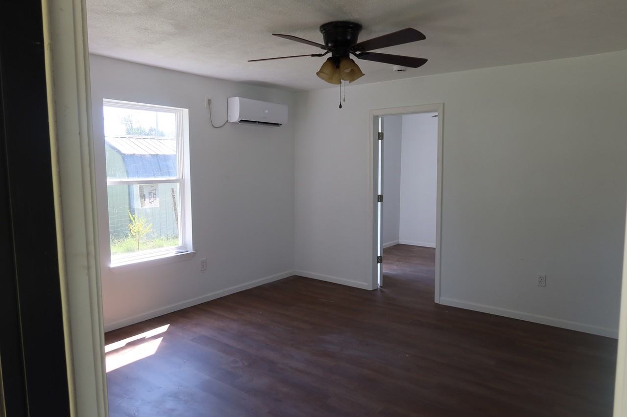 2910 W Olive St - Photo 2 of 9