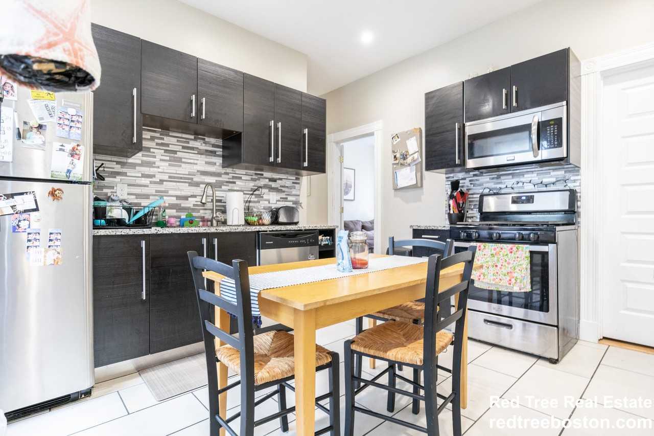 35 Harbor View St #3 - Photo 2 of 23