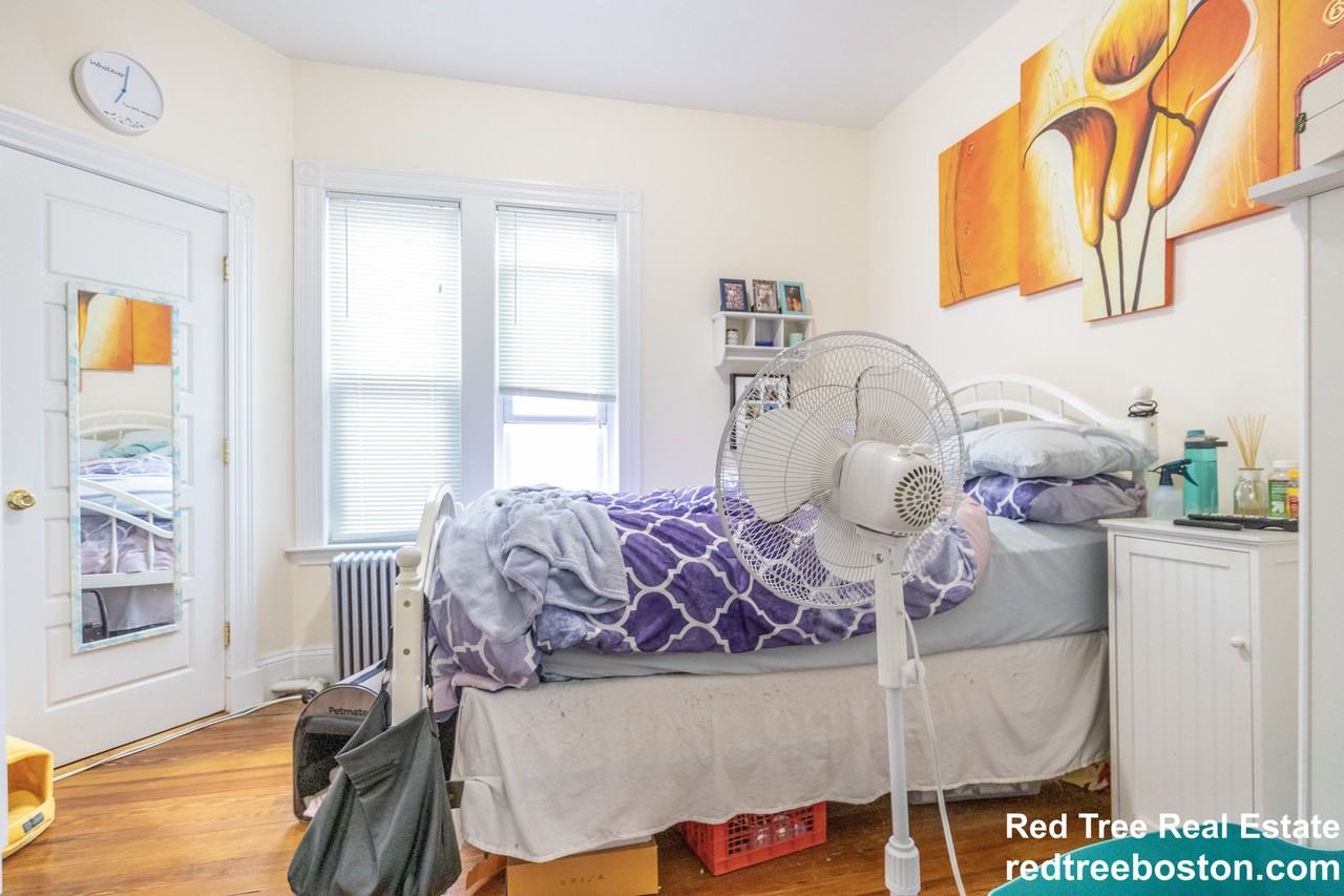 35 Harbor View St #3 - Photo 4 of 23