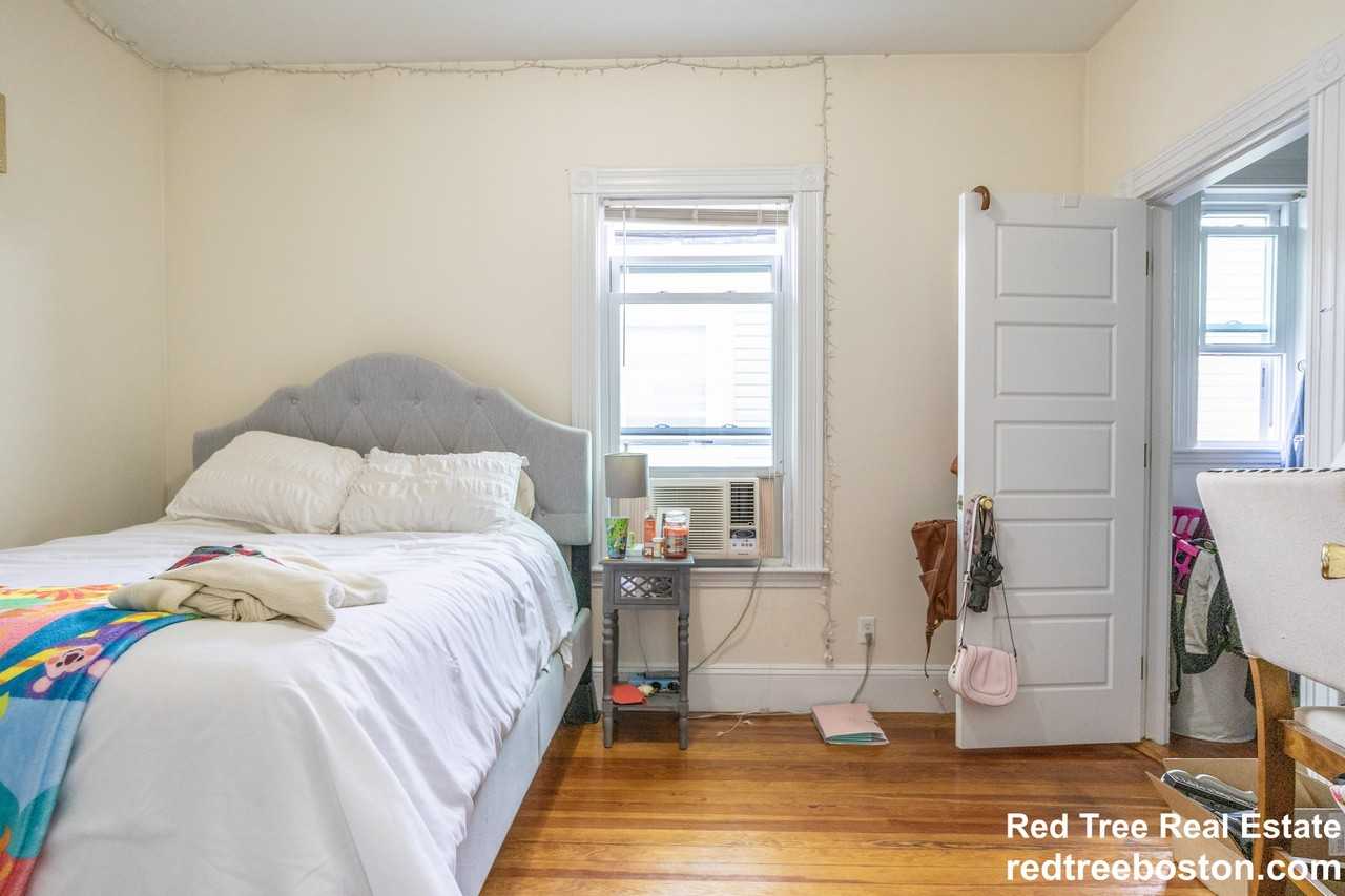 35 Harbor View St #3 - Photo 5 of 23