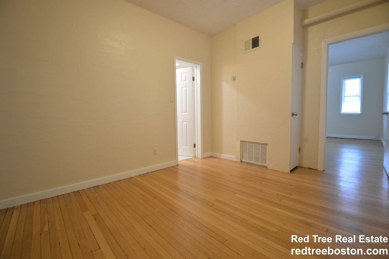 303 Hancock St #2 - Photo 3 of 9