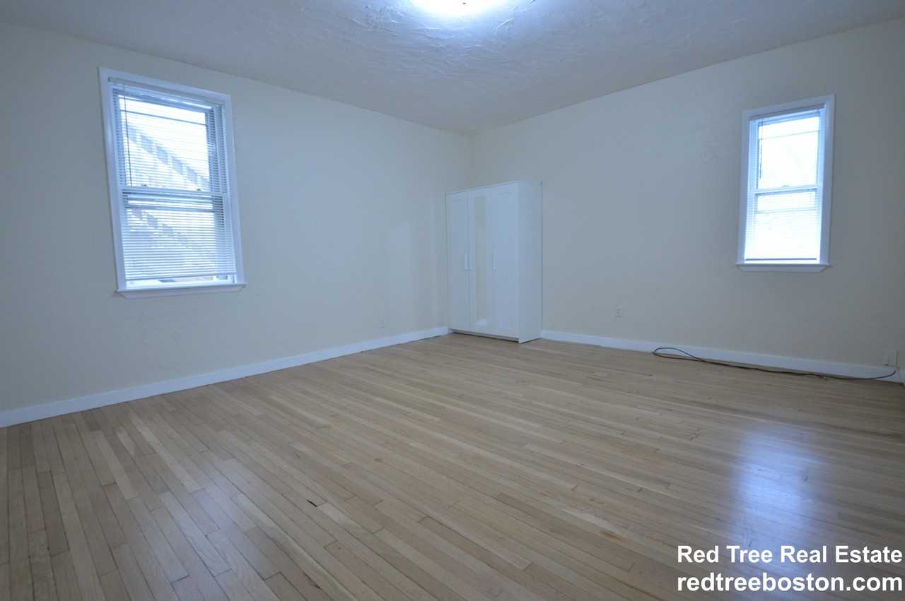 303 Hancock St #2 - Photo 4 of 9