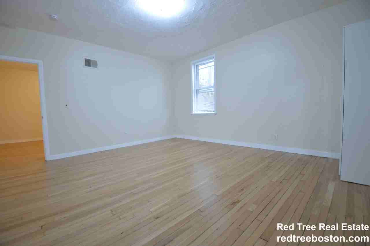 303 Hancock St #2 - Photo 5 of 9