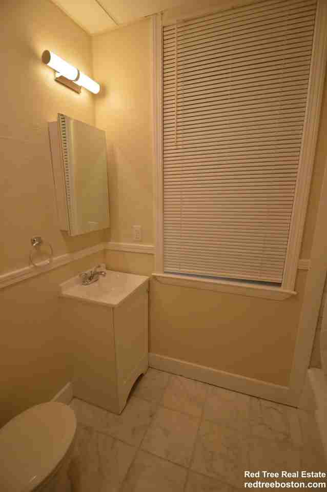 303 Hancock St #2 - Photo 6 of 9