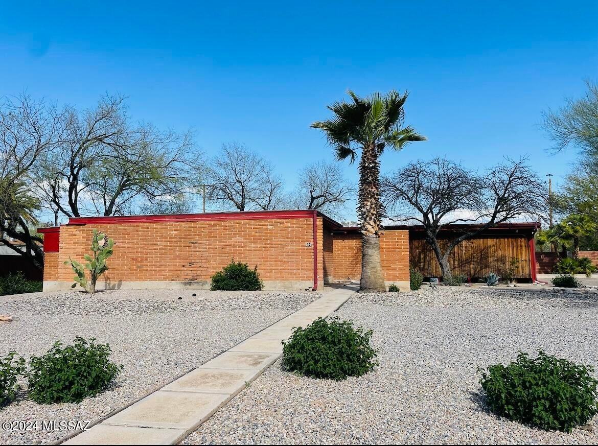 501 S Essex Ln - Photo 2 of 13