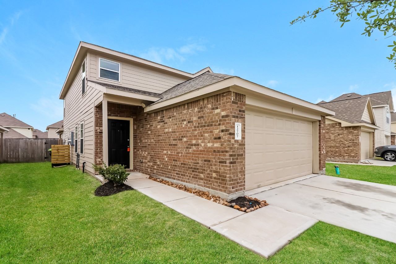 6302 Heathers Bnd - Photo 2 of 17