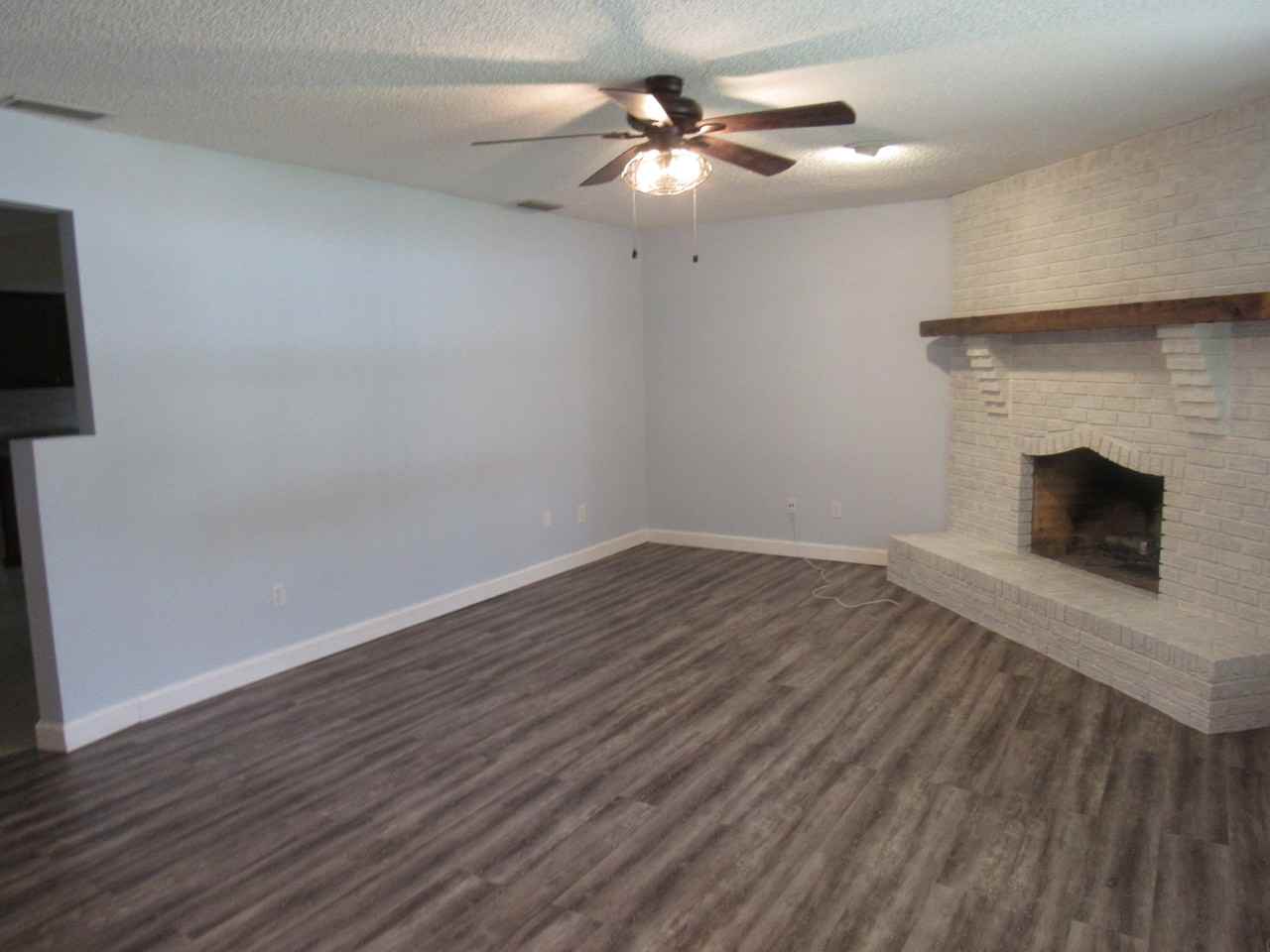 2541 Edgewater Ave - Photo 2 of 14