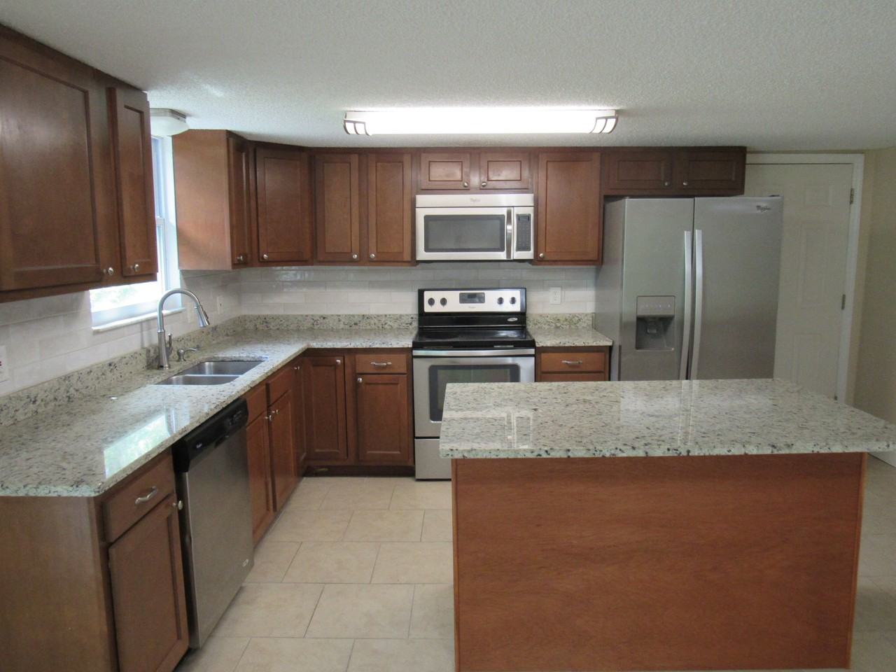 2541 Edgewater Ave - Photo 3 of 14