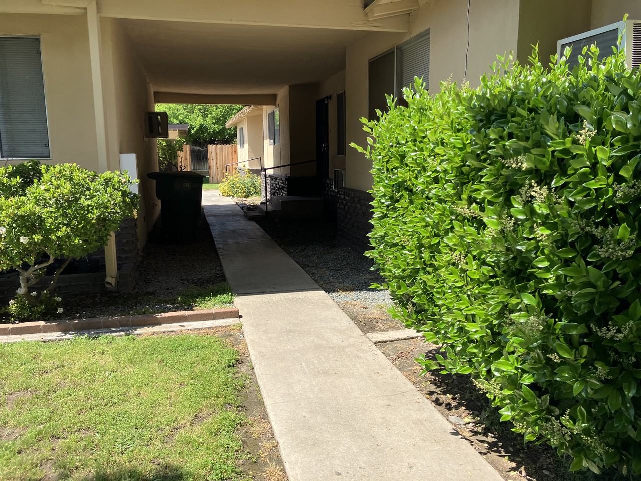 1911 Celeste Ct - Photo 3 of 9