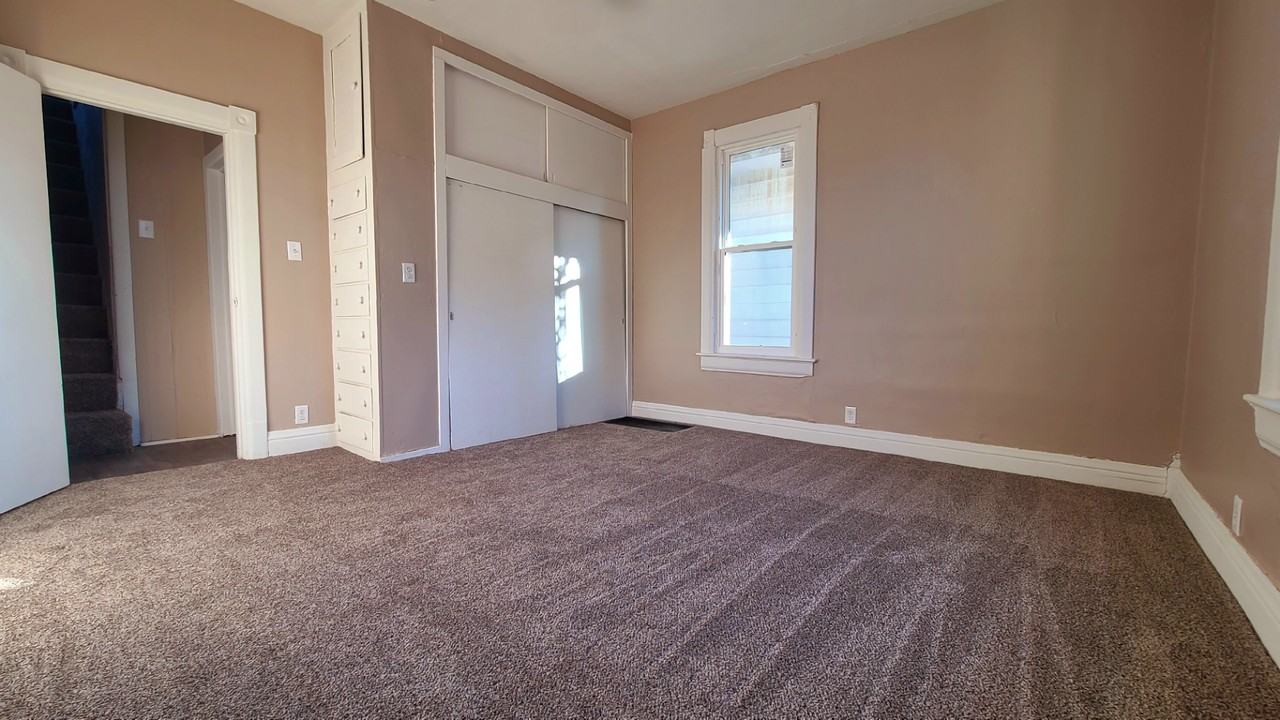 930 N 11th St - Photo 2 of 6