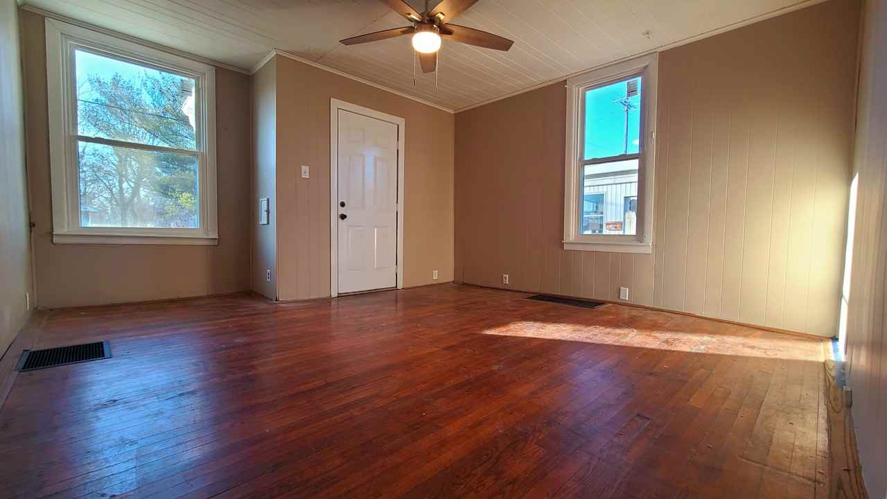 930 N 11th St - Photo 3 of 6