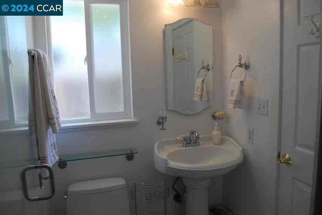 2118 San Rafael Ave - Photo 4 of 5