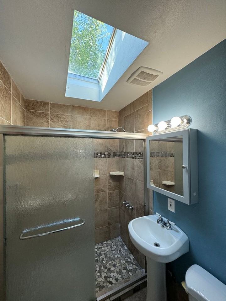 810 Stewart St #A - Photo 4 of 8