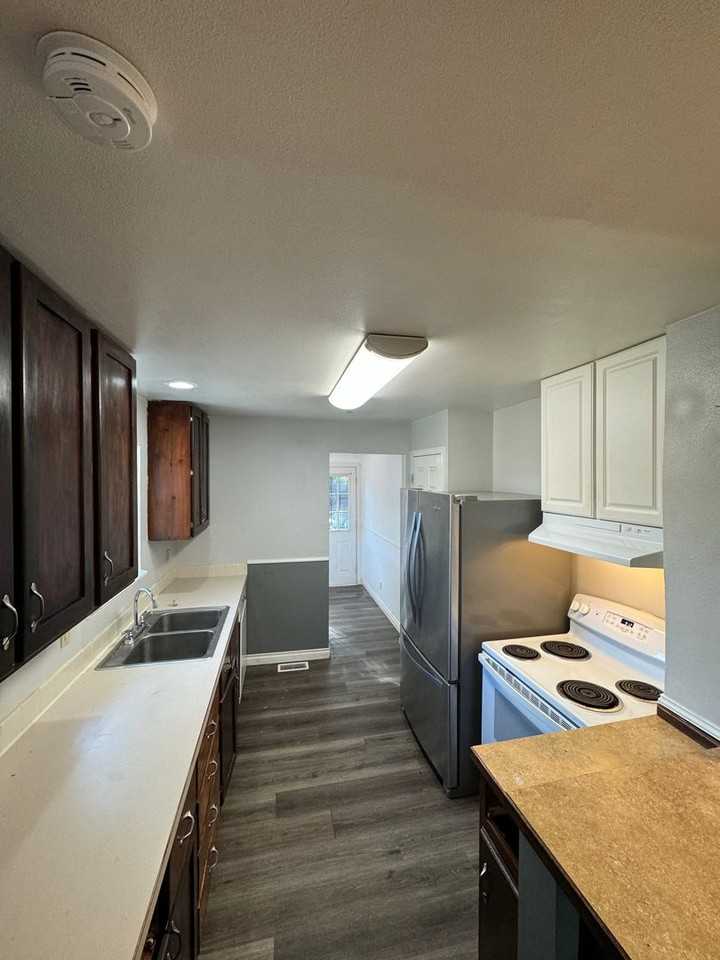 810 Stewart St #A - Photo 6 of 8