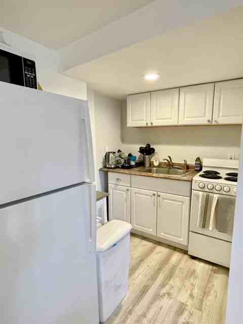 22 Anderson St #2 - Photo 5 of 8