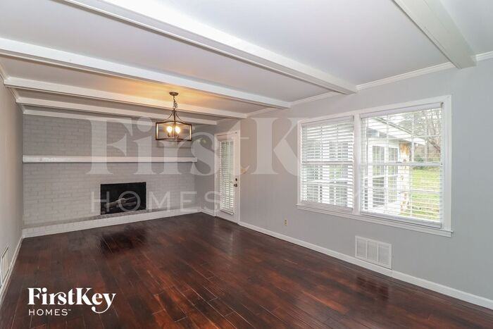 1967 Tanglewood Dr - Photo 3 of 15