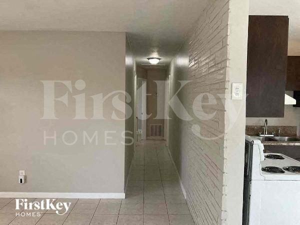 6838 Sw 20th Ct - Photo 3 of 10