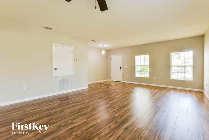 593 Hollow Glen Dr - Photo 2 of 15