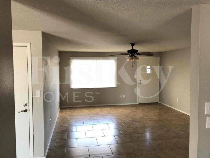 1914 W Voltaire Ave - Photo 2 of 18