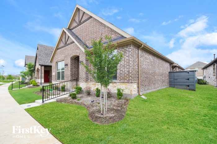 7317 Elm Grove Ln - Photo 2 of 15