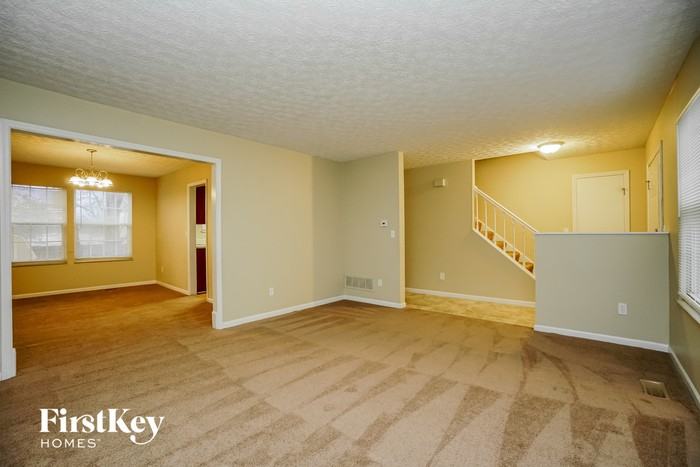8011 Storrow Dr - Photo 3 of 15