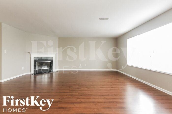 565 Hummingbird Ln - Photo 2 of 26