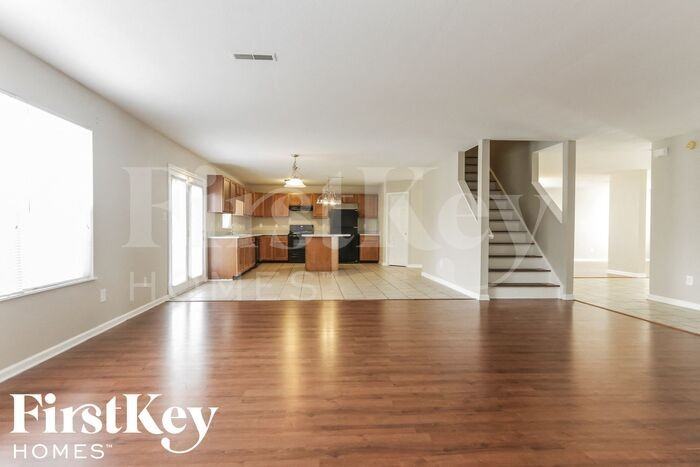 565 Hummingbird Ln - Photo 3 of 26