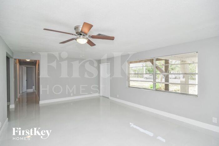 2118 Sw 31st Ave - Photo 2 of 15