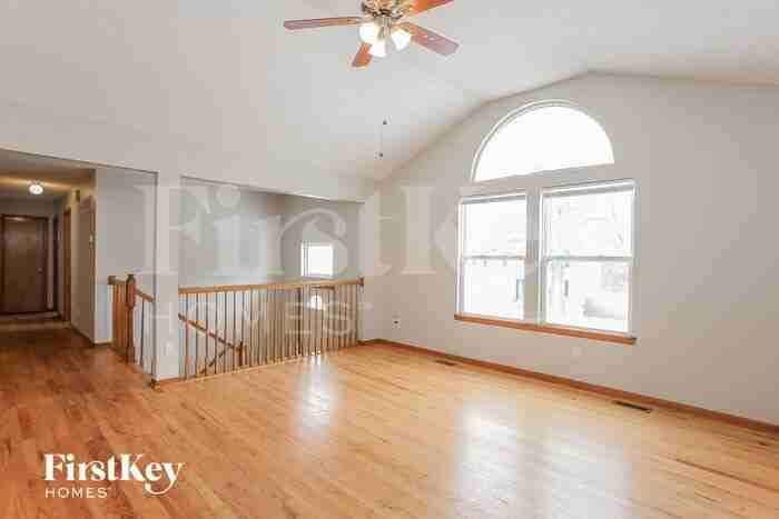 407 Nw Leann Dr - Photo 3 of 15
