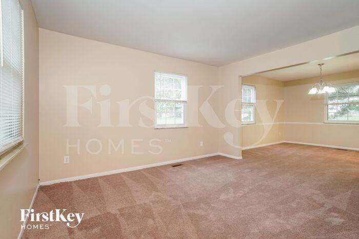 6253 Rockland Dr - Photo 3 of 15