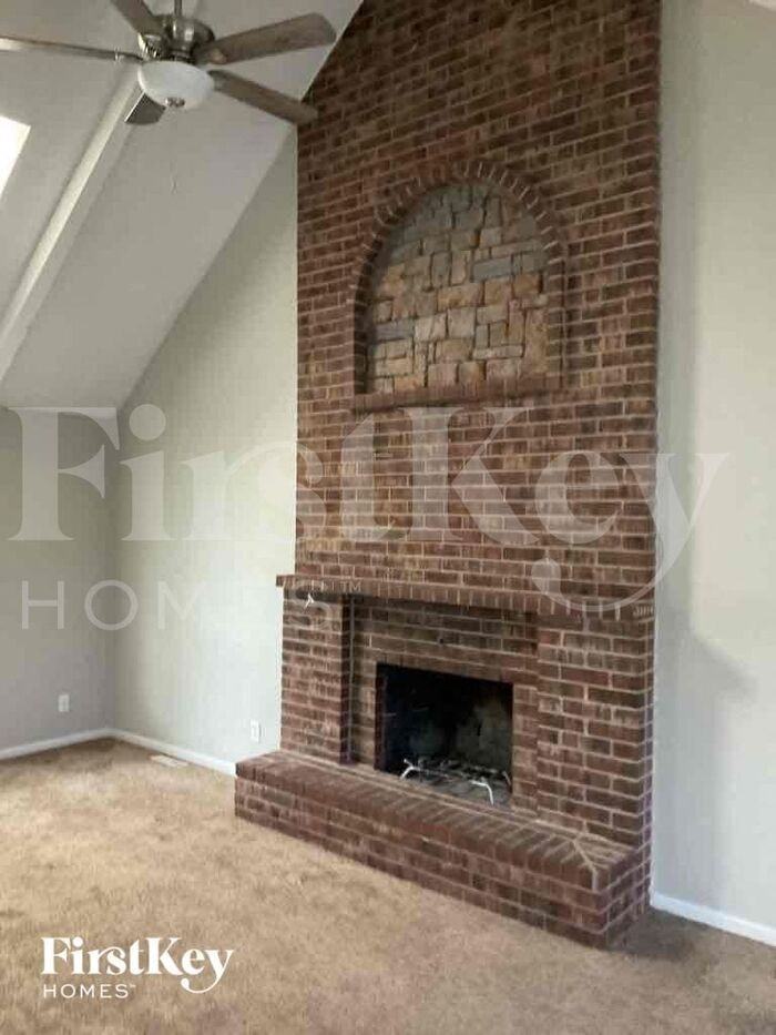 916 Nw Valley Woods Dr - Photo 3 of 9