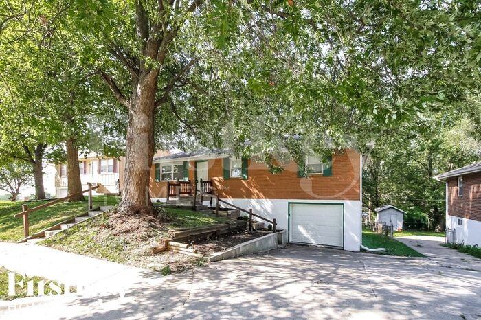 4806 N White Ave - Photo 2 of 15