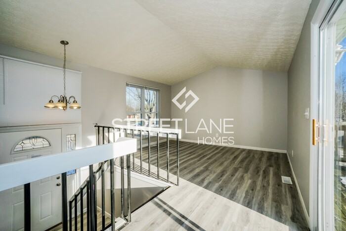 5972 Hampstead Ln - Photo 3 of 20