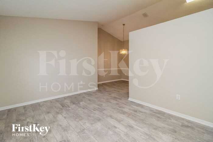 408 Grovepark Dr - Photo 2 of 15