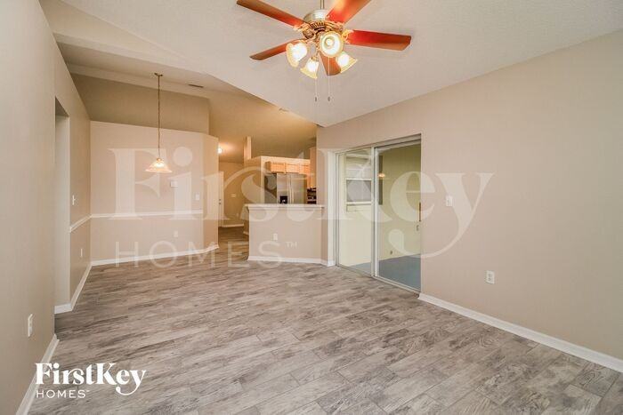 408 Grovepark Dr - Photo 3 of 15