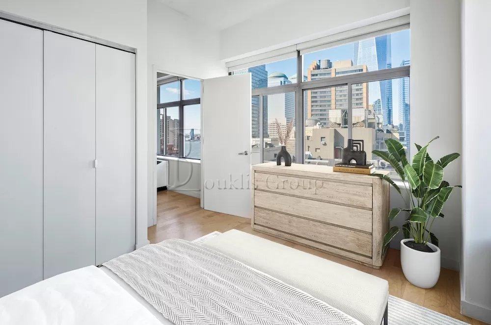 Washington St #4J - Photo 2 of 8