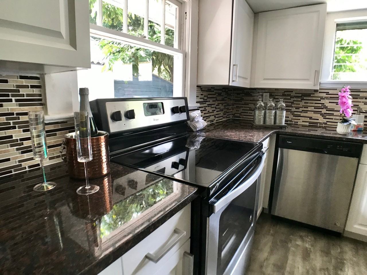 109 E Bass St - Photo 2 of 12