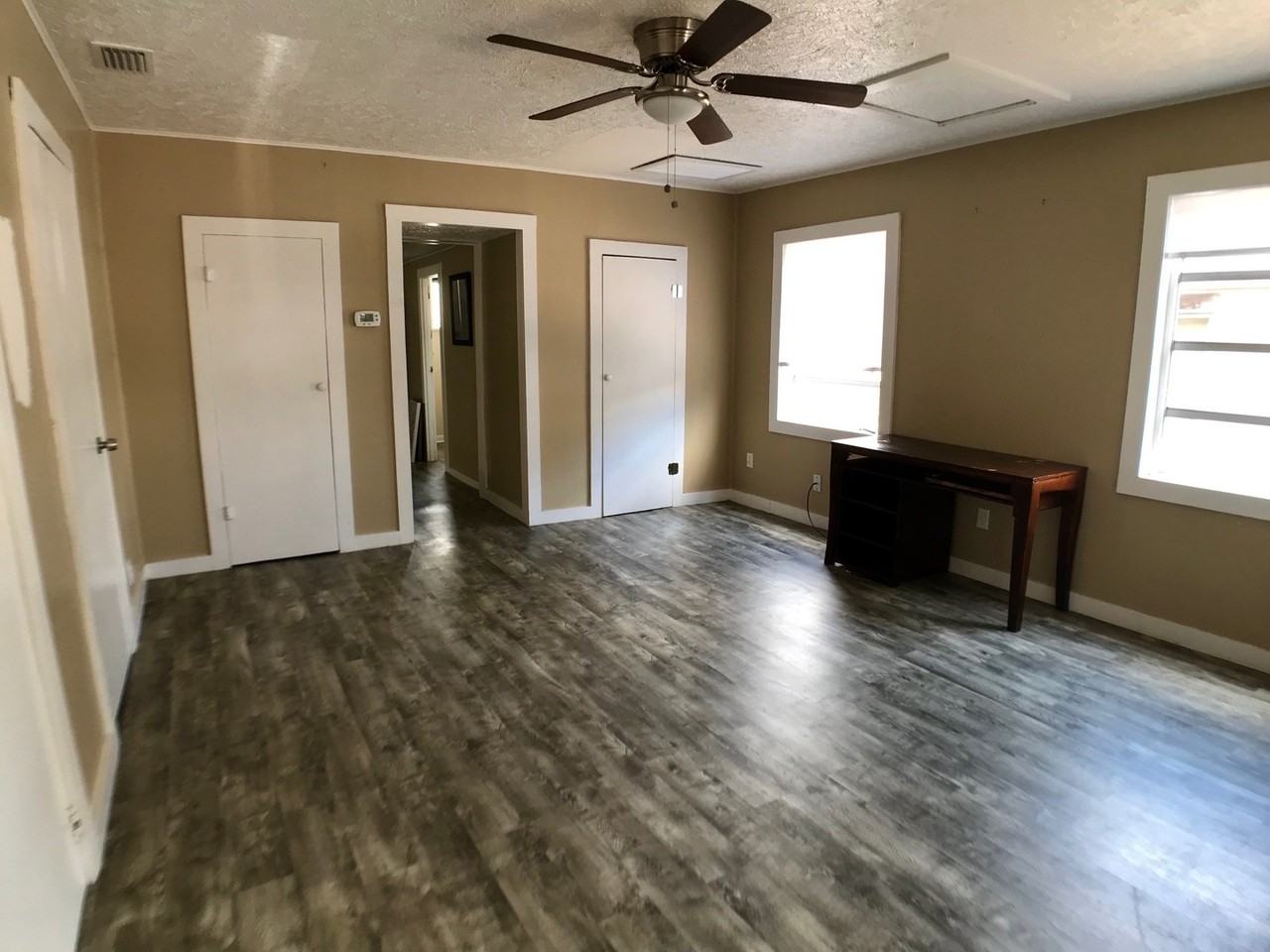 109 E Bass St - Photo 4 of 12