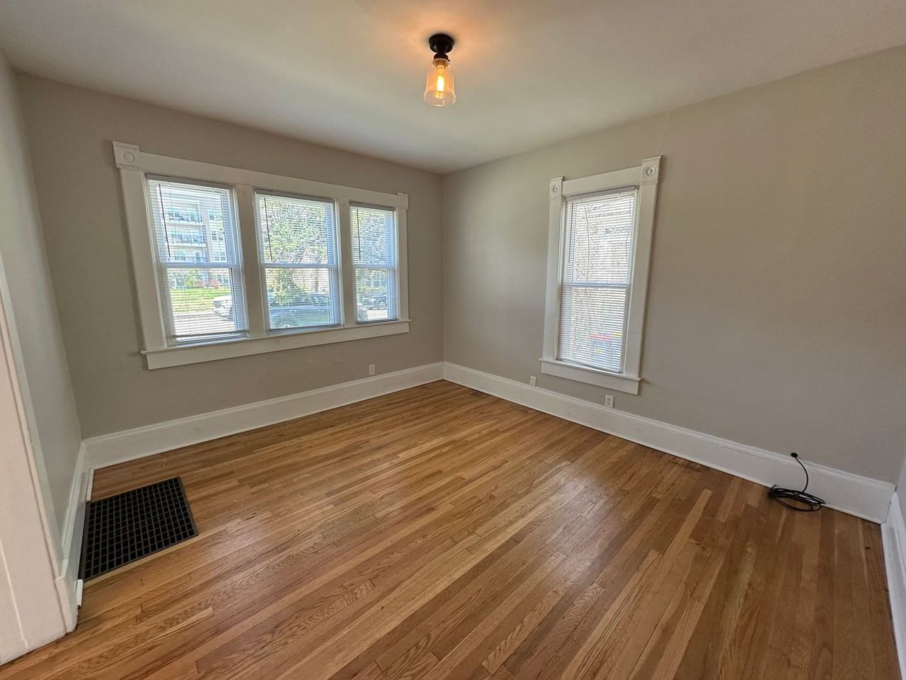 414 Grand Ave Ne - Photo 3 of 14