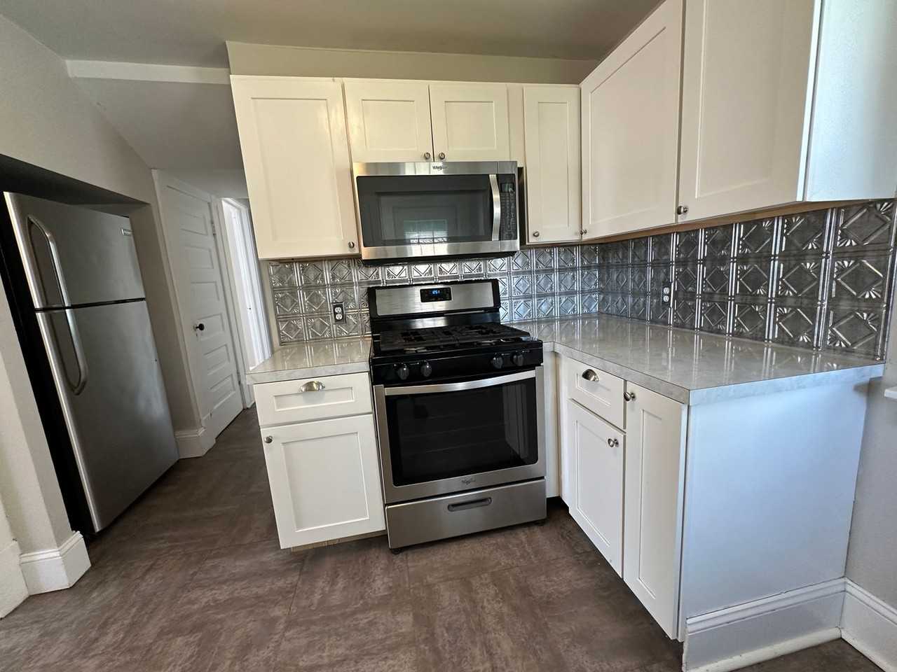 414 Grand Ave Ne - Photo 5 of 14